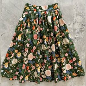 ISO Retrolicious Dark Floral "Doris" Skirt in Size 1X
